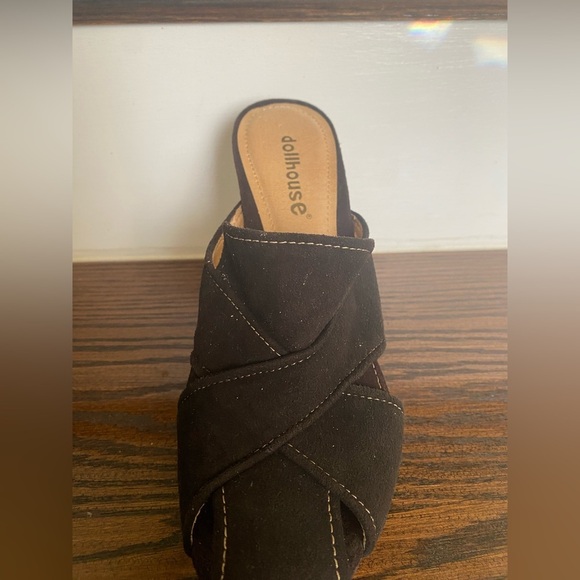 Women’s Dollhouse Size 9 shoes - Picture 16 of 16